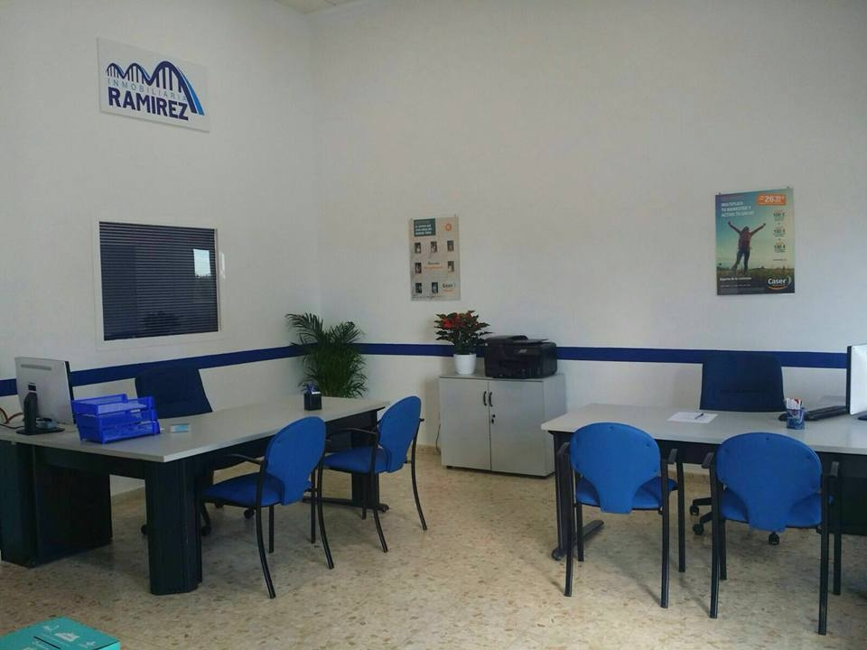 Inmobiliaria Ramírez - Oficina interior Vista interior de oficina